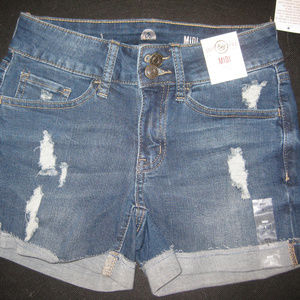 Frayed-Hem Denim Midi Shorts (Juniors)